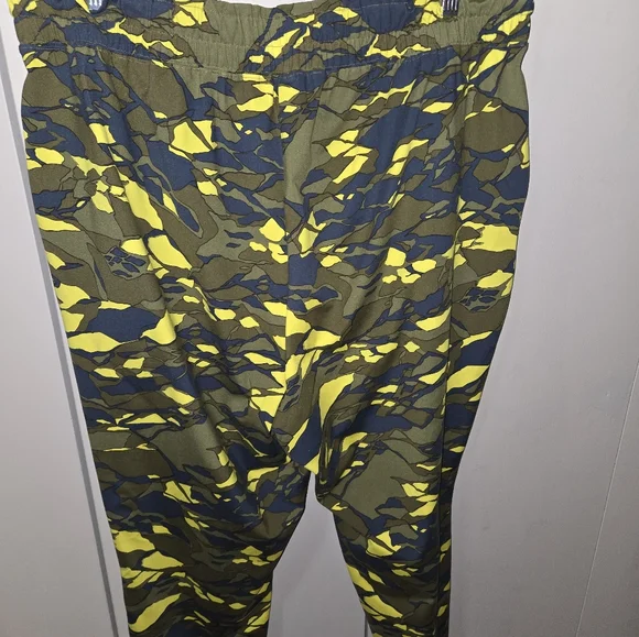 Super comfortable Fabletics pants - Picture 3 of 3
